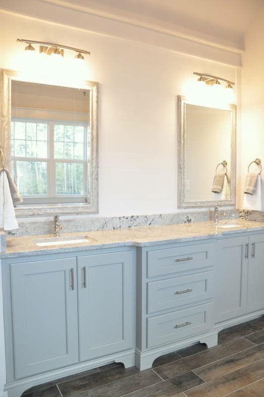 Bathroom with cream granite counters