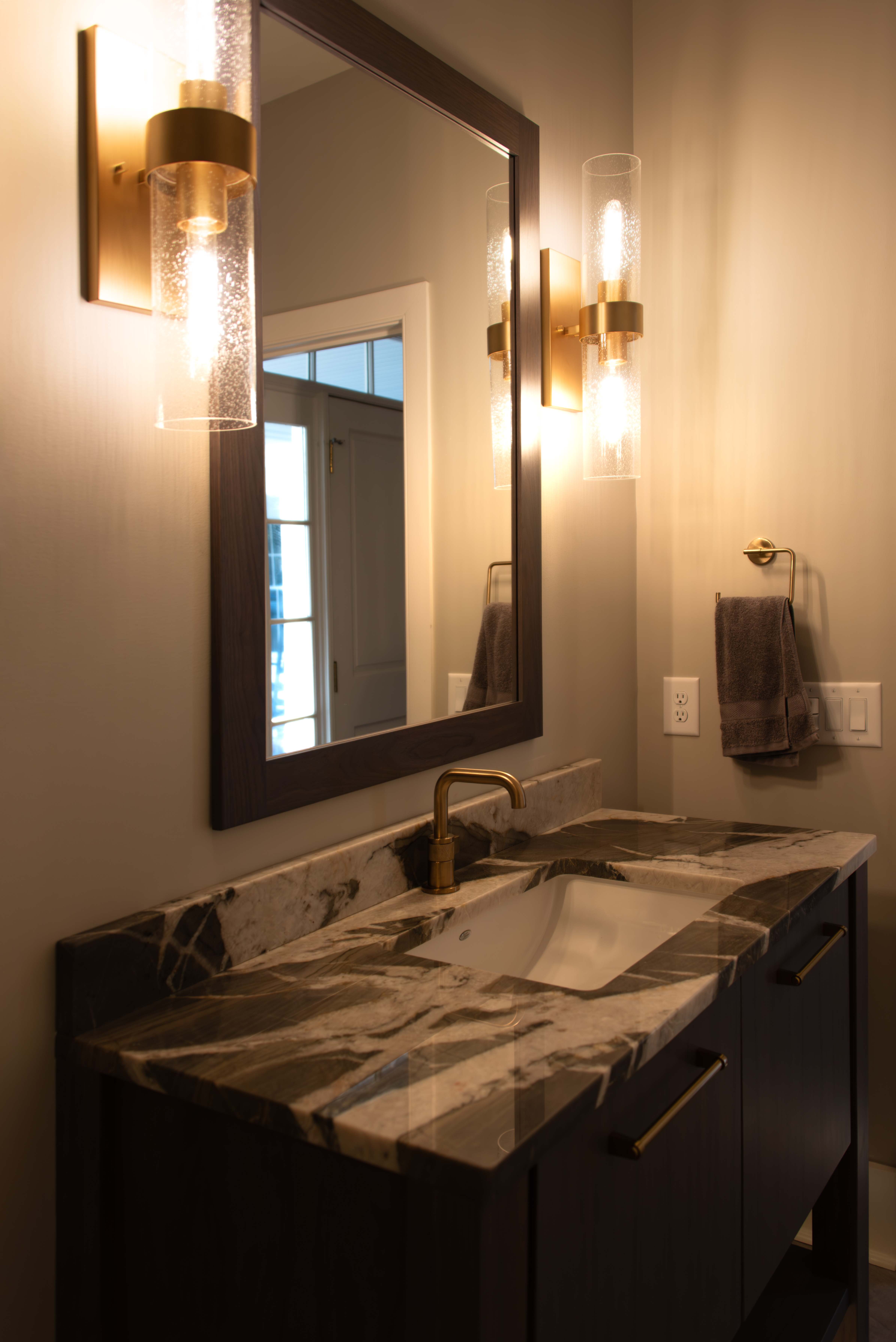 Quartzite vanity detail